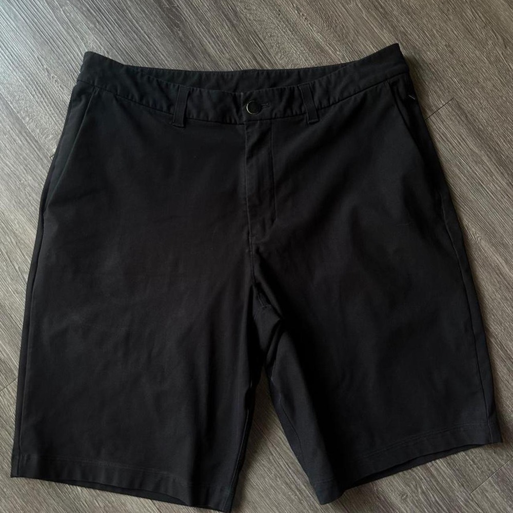 Lululemon Commission Short 9" Black Mens Size 32 Chino Golf Activewear